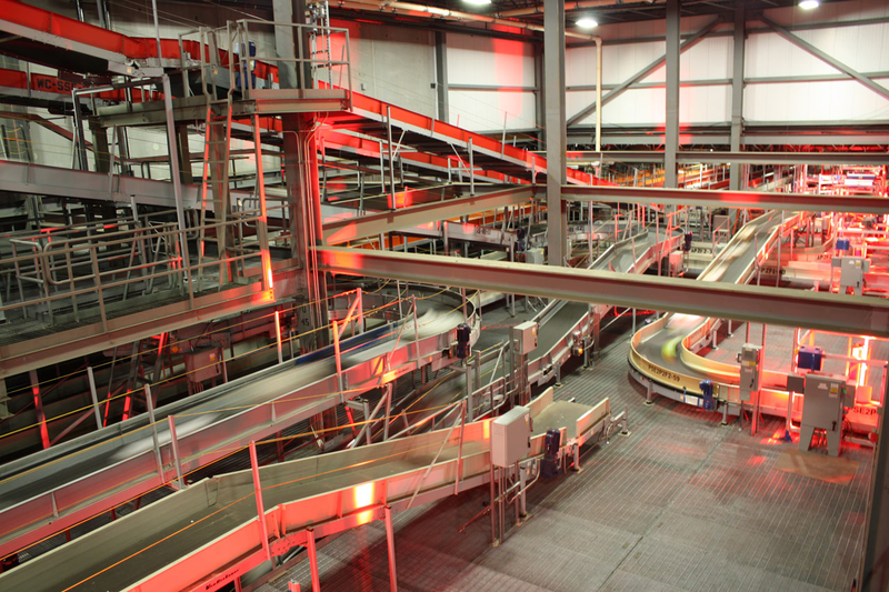 Illustration for article titled Inside the Automated UPS Complex That Sorts 7,000 Packages a Minute